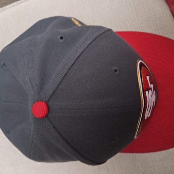 New Era San Francisco 49ers Hat. NWT.  Never worn. Beautiful - Picture 5 of 6